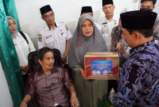 Wali Kota Antar Langsung Bantuan, Warga Pagar Dewa Terima Kursi Roda dan Sembako
