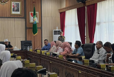 Audiensi Bersama Orang Tua dan Siswa SMAN 5, Gubernur Helmi Pastikan Hak Pendidikan Siswa Tetap Terjamin