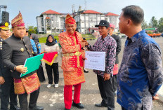  12 Alsintan Diserahkan ke Petani di Benteng