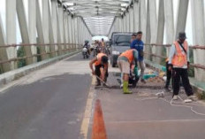 Simak, Jembatan Air Riak Siabun Diperbaiki,  Rute Lalu Lintas  Menuju Tais Dialihkan ke Sini 