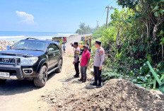 Jalan Nasional Amblas di Serangai, Polsek Batik Nau Gandeng Pengusaha Lokal Lakukan Penanganan Darurat