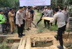 Kapolres BS Turun Langsung Perbaiki Jembatan, Bantu Akses Warga Bandar Agung