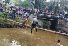 Meriahkan HUT RI ke-79, Desa Air Latak Gelar Lomba Perang Bantal, Begini Keseruannya