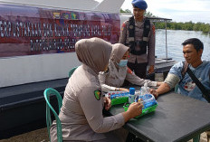 Polairud Beri Layanan Kesehatan   dan Perpustakaan Terapung untuk Ini