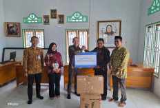 BRI Peduli TJSL Perkuat Fasilitas Pendidikan di Palak Siring, 8 unit PC -  100 unit Meja Belajar Diserahkan