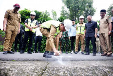 5 Ruas Jalan di Wilayah Lembak Mulai Dibangun, Bupati, Wabup dan Ketua DPRD Lakukan Titik Nol