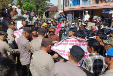 Pendemo 02 Sempat   Ricuh di Bawaslu BS