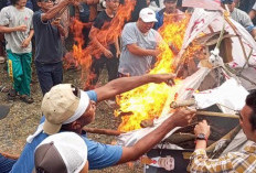 Aksi Demo Depan Kantor Bawaslu BS Memanas, 1 Orang Pingsan, Massa Paslon 02 Dihalau Gas Air Mata