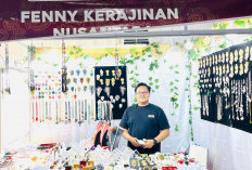 Kerajinan Mutiara Fenny Curi Perhatian Pengunjung Tabut, Sediakan Aneka Perhiasan dengan Harga Terjangkau