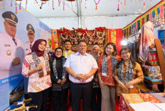 Booth BS di Tabut 2025 Disemarakkan  Kunjungan Bupati dan TP PKK