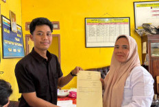 Sertifikat PTSL Diserahkan, Warga Desa   Tanah Hitam Kini Miliki Kepastian Hukum