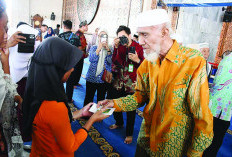 Baznas Salurkan Bantuan untuk 3.500 Warga, Pemkot Bengkulu Perkuat Jaring Pengaman Sosial
