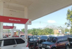 BBM di Bengkulu Makin langka, Warga Makin Menjerit, SPBU Antrian Panjang, Eceran Pun Sulit