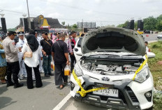 BREAKING NEWS : Usai Terima SK Perpanjangan Masa Jabatan, Mobil Kades di Benteng Terbakar