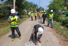 Peningkatan Infrastruktur, Dinas PUPR Mukomuko Hotmix Jalan Strategis Desa