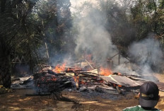 Ditinggal Ke Warung, 1 Unit Rumah di Desa Air Sebayur Ludes Dilalap Si jago Merah