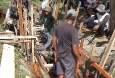 Warga  BU Swadaya Perbaiki Irigasi Jebol, Ini Lokasinya