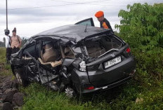 Mobil Honda Mobilio Plat Bengkulu Ditabrak Kereta Api di Sumbar, 1 Meninggal dan 2 Lainnya Luka Berat