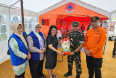 Owner Toko New Khatulistiwa Bengkulu Salurkan 100 Paket Beras untuk Korban Gempa di Kelurahan Betungan