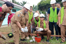 Pembangunan Gedung Lab-TIK SMPN 2, Bupati Letakkan Batu Pertama