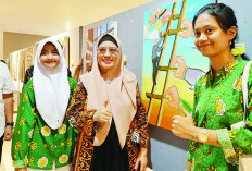 Derta Buka Pameran Seni Rupa di Sekolah Ini