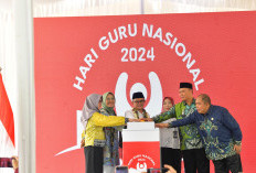 Guru  Hebat, Profesional dan sejahtera,  Mendikdasmen Luncurkan  Bulan Guru Nasional, Ini Rangkaiannya 