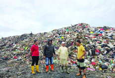 Atasi Antrean Truk Sampah Pemkot Perbaiki Jalan TPA