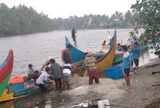 Gelombang Besar Hantam Mukomuko, Nelayan Terpuruk dan Stok Ikan Menipis