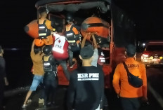 Mandi Pantai, Remaja Asal Benteng Terseret Ombak
