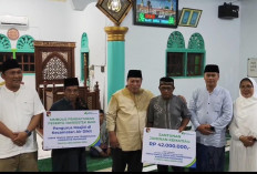 Pemkab Mukomuko Lindungi Masyarakat: Biayai BPJS TK Pengurus Masjid, Nelayan, Buruh Sawit hingga Ketua RT