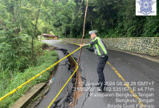 Jalan di Liku Sembilan Amblas, Akses Antar Provinsi Terancam Putus, Ini Lokasinya