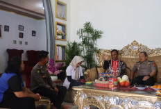 Jenguk Anggota Sakit, Kapolres Tegaskan Polres Bengkulu Utara Adalah Keluarga Besar yang Saling Peduli