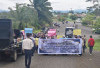 Tak Dipekerjakan, Ratusan Mantan   Honorer Demo Pemda Seluma